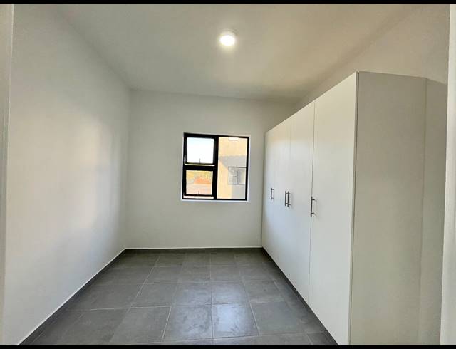 2 BEDROOM APARTMENT FOR SALE IN SHEFFIELD BEACH